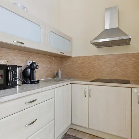 Victoria Family Apartment