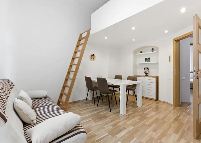 Victoria Family קרלובי וארי