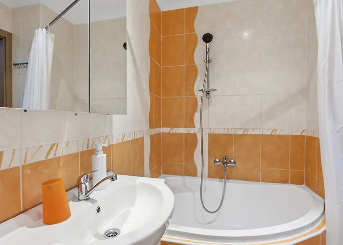 Victoria Family * קרלובי וארי